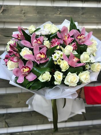 Букет цветов из: Розы и Хризантемы в Сармаково