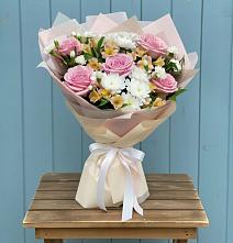 Букет цветов из:  Гвоздики, Орхидеи и Розы #REPLACE_PRED# Сармаково