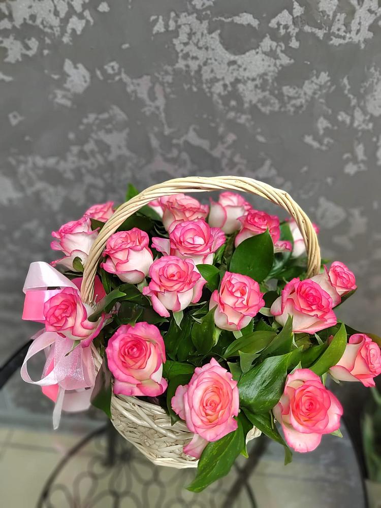 Цветочная композиция из Розы в корзине в Сармаково