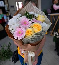 Букет цветов из:  Герберы, Розы и Хризантемы в Сармаково
