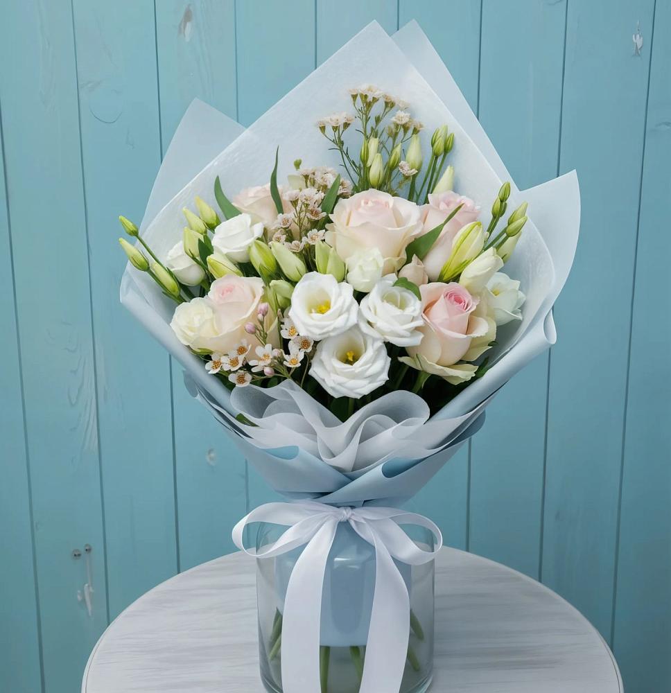 Букет цветов из: Розы и Лизиантусы в Сармаково