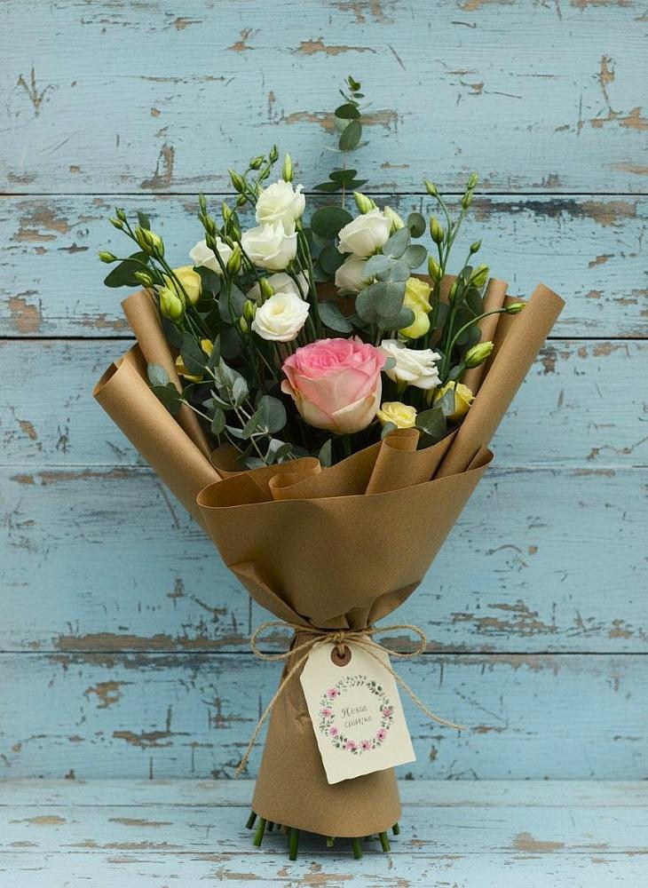 Букет цветов из: Розы и Лизиантусы в Сармаково