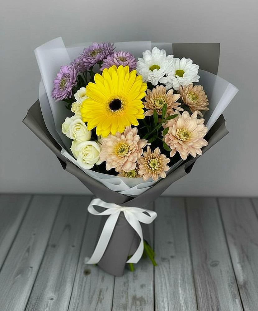 Букет цветов из: Розы, Герберы и Хризантемы в Сармаково