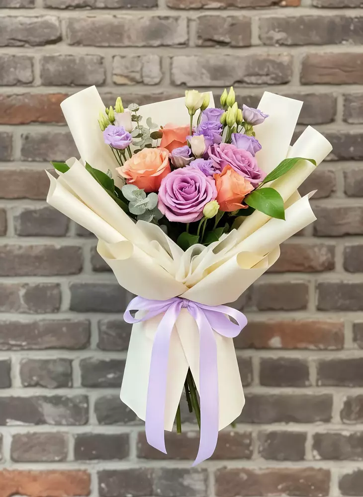 Букет цветов из: Лизиантусы и Розы в Сармаково