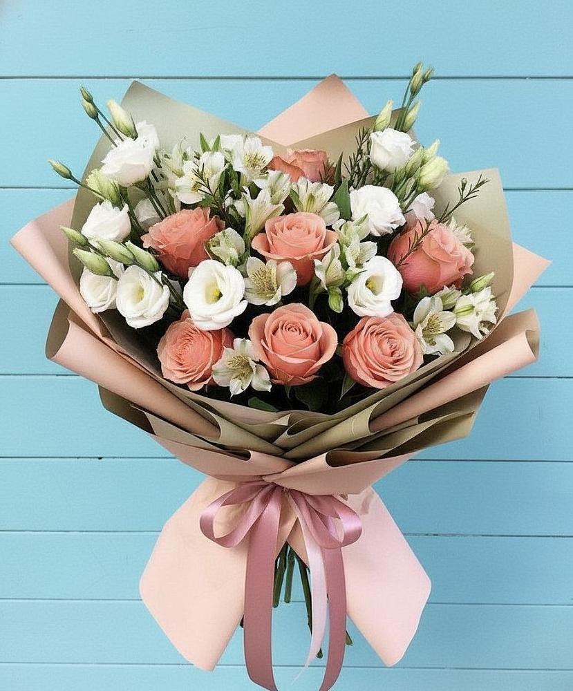 Букет цветов из: Розы, Альстромерии и Лизиантусы в Сармаково