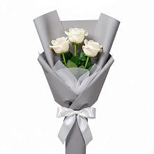 Букет 3 белые розы в Сармаково