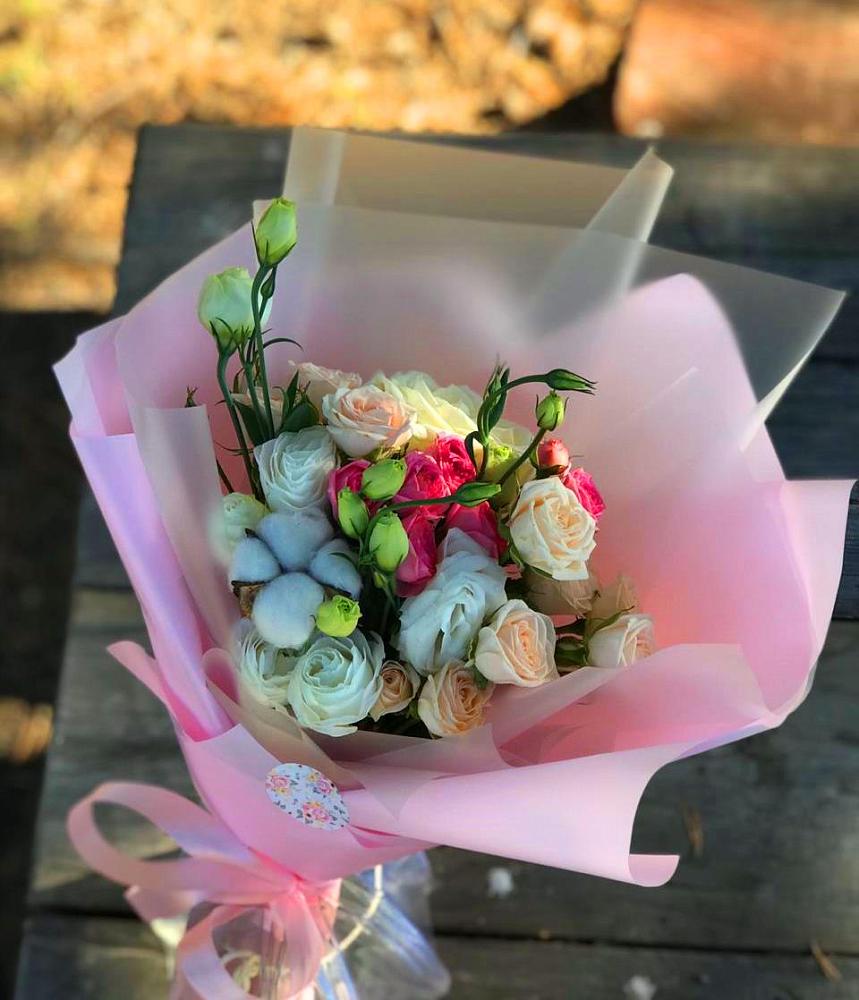 Букет цветов из: Розы и Лизиантусы в Сармаково