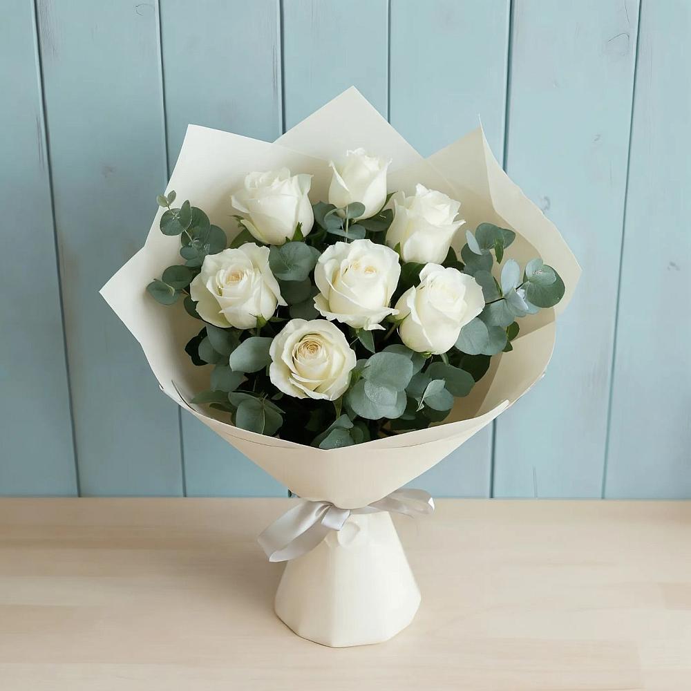 Букет Белые розы в Эвкалипте в Сармаково