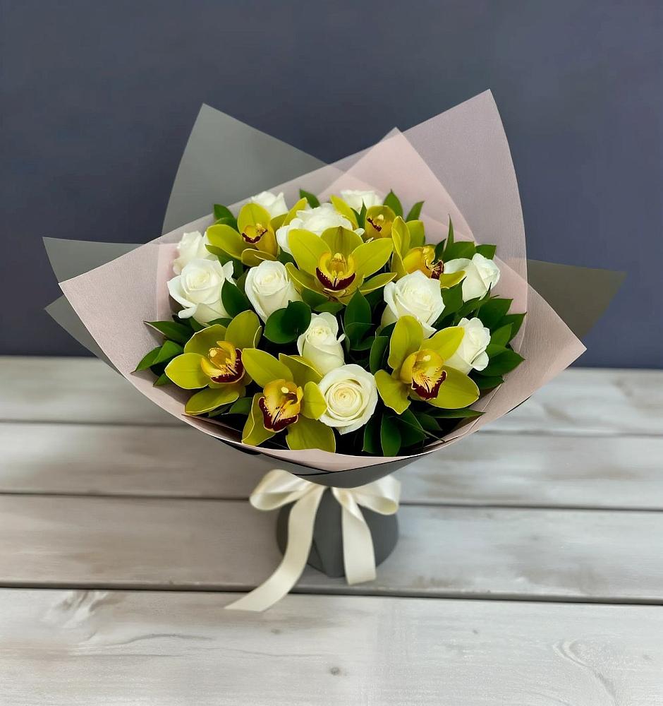 Букет цветов из: Орхидеи и Розы в Сармаково