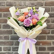 Букет цветов из:  Лизиантусы и Розы в Сармаково