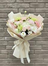 Букет цветов из:  Гвоздики, Розы, Лизиантусы и Хризантемы #REPLACE_PRED# Сармаково