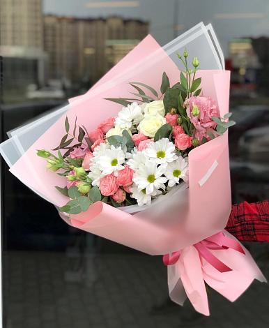 Букет цветов из: Розы, Лизиантусы и Хризантемы в Сармаково