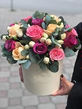 Цветочная композиция из Розы в шляпной коробке в Сармаково