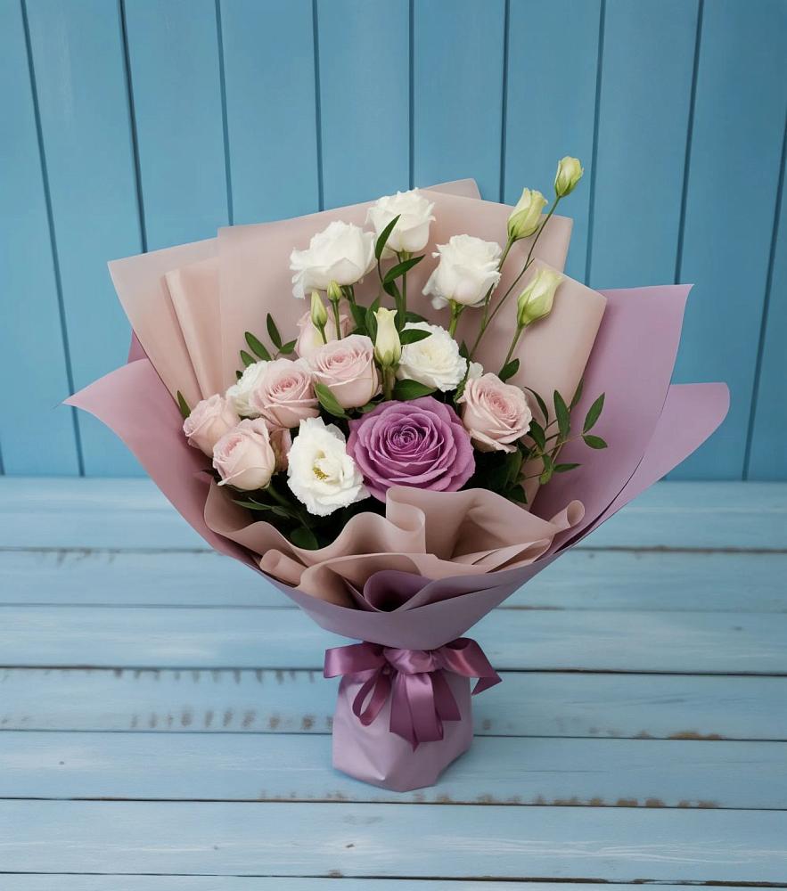 Букет цветов из: Розы и Лизиантусы в Сармаково